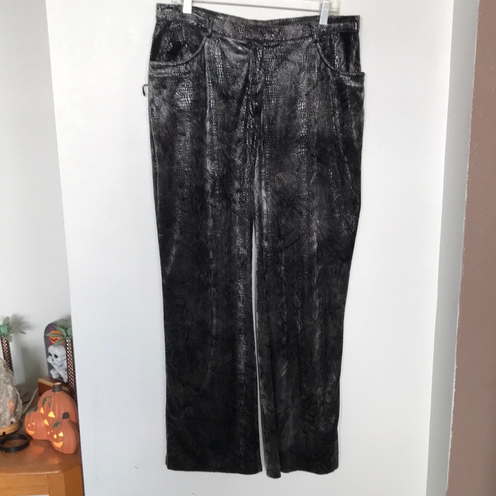 3 PIECE OUTFIT SNAKESKIN SILVER & BLACK SOFT MATERIAL SZ 14, WITH 2 BLOUSES SZ L